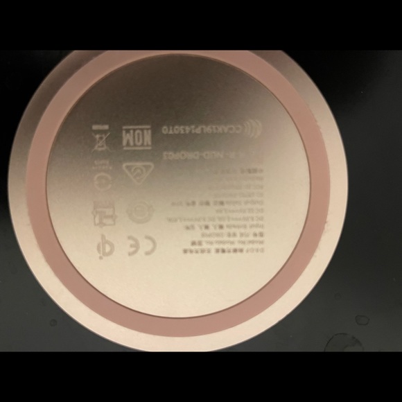 Wireless charging pad - Picture 2 of 3